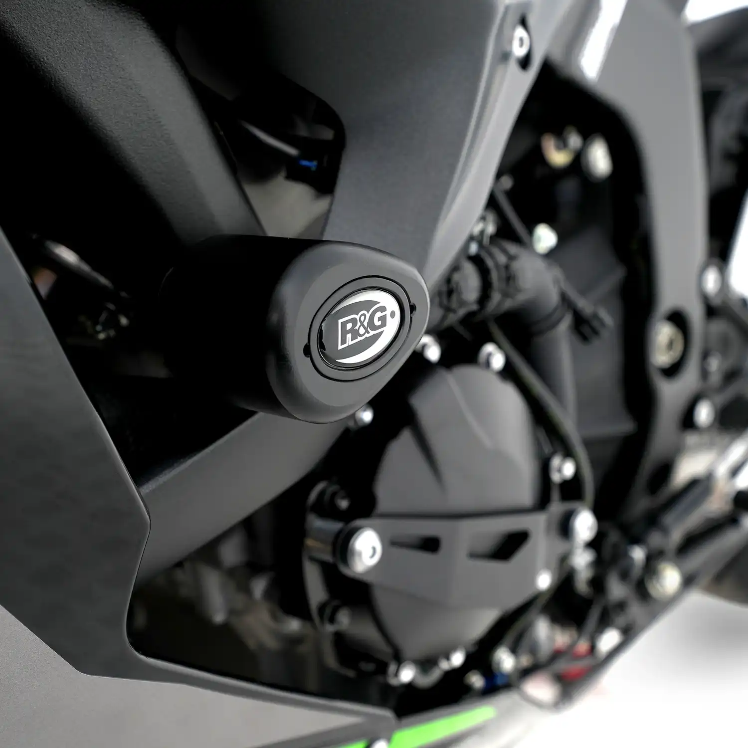 CP0567BL | Kawasaki | ZX-6R | 2024 - 2025 | R&G | Aero Frame Sliders - Image 3