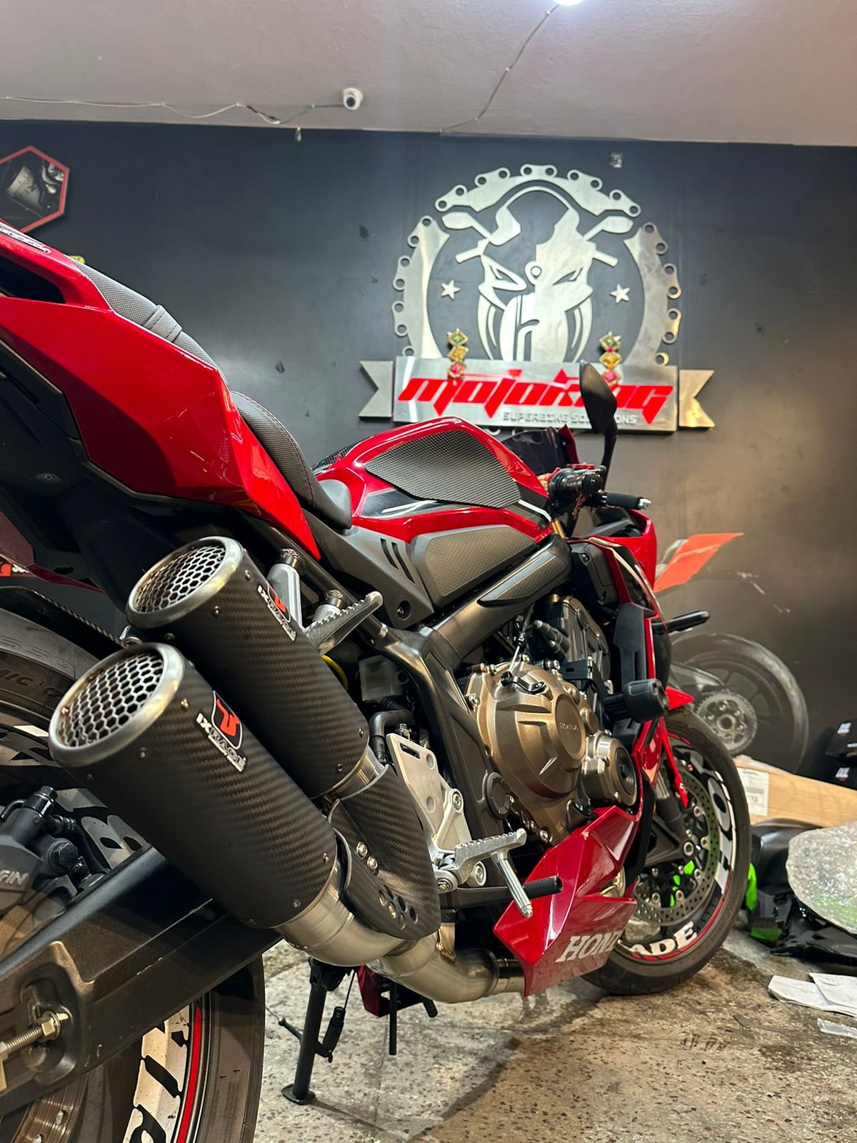 BLK-10728 | Honda | CBR 650R | 2019 - 2024 | Ixil | DC2 - EXHAUST